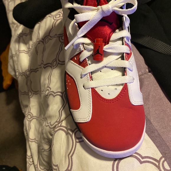 Carmines 6s - Picture 3 of 3